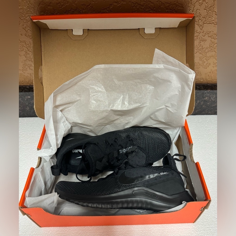 Nike Women's Wmns Free TR 8